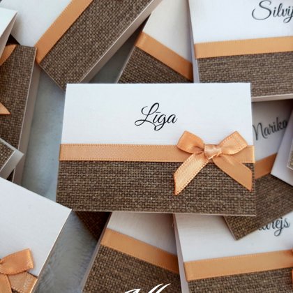 kods: 222 zelts + brūns / cena: 1,80